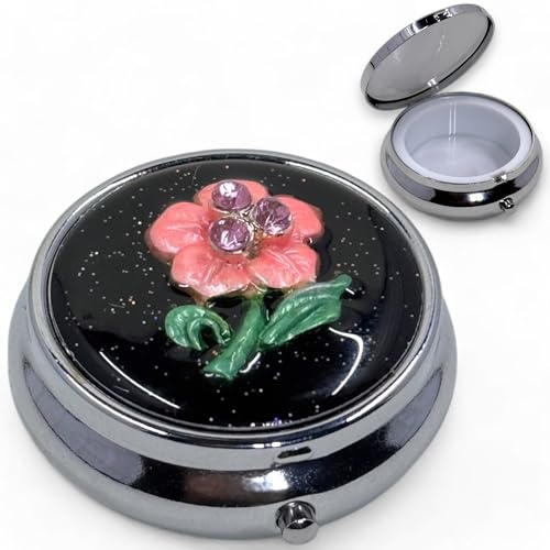 MIJOMA Pillendose mit Blumenmotiv – Kompakte Metallbox mit Kunststoffeinsatz, rund, 4cm Durchmesser – Perfekt für unterwegs und die Handtasche