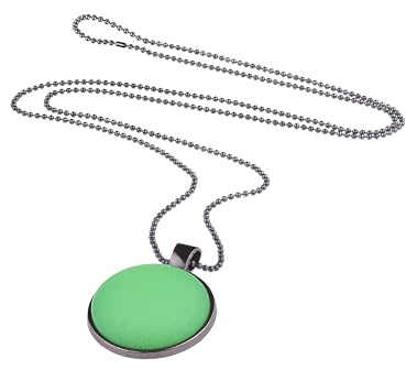 Adi-Modeschmuck lange Damenkette 'Freya', 25mm Polaris Cabochon in einem schwarzen Anhänger, zarte schwarze Kugelkette, handgefertigt in Berlin (Grün)