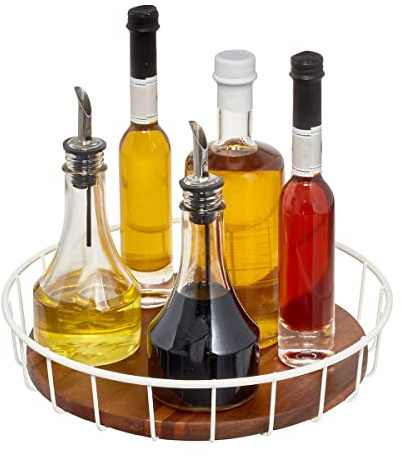 iDesign Lazy Susan, Drehteller mit hohem Rand aus Metall und Akazienholz, Küchenschrank Rondell für Gewürze, Flaschen und mehr, weiß und naturfarben
