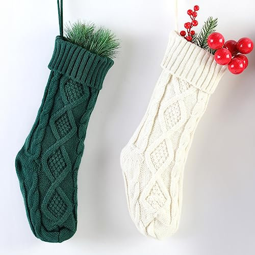 witfox 2 Stück Weihnachtsstrümpfe Klassische Strickstrümpfe Rustikale Süßigkeiten Strümpfe Zopfstrick Strümpfe Weihnachtsbaum Hängende Ornamente für Urlaub Kamin Baum Wohnkultur (Grün, Rot)