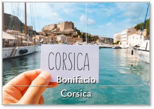Wort Korsika in einem Schild in Bonifacio, Korsika, Kühlschrankmagnet
