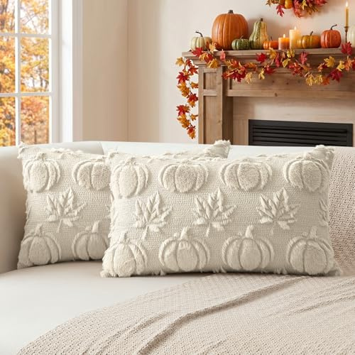 Sungeek 2er Set Kürbis Ahornblatt Kissenbezüge, Sanft Plüsch Kurze Wolle Samt Kissenbezug Dekorative Herbst Boho Zierkissenbezüge Deko Kissenhülle Sofakissen für Wohnzimmer Garten (30x50 cm, Beige)
