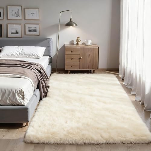LIHUANE Tapis Moelleux à Poils 220 x 350 cm Aspect Fourrure Doux et Conforta Tapis à Poils Longs Super Doux - Antidérapant - Lavable pour Terrasse Balcon et Jardin, Blanc cassé