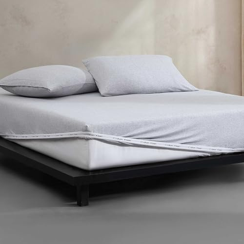 Calvin Klein - Sábanas de Cama Queen, Juego de Ropa de Cama de Jersey de Mezcla de algodón con Bolsillos Profundos, Esenciales de Ropa de Cama súper Suaves y acogedores (algodón Moderno Gris/Azul