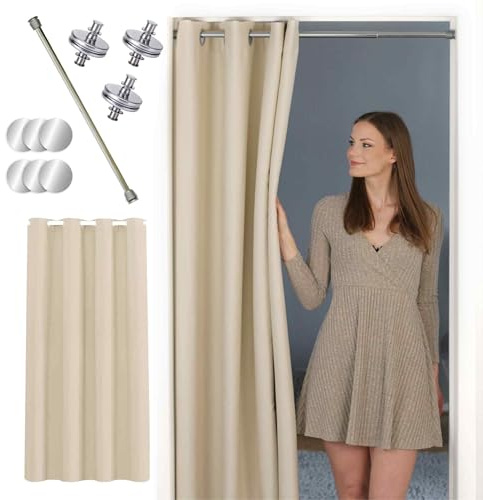 tinycurtains, Thermo Türvorhang mit Vorhangstange & Magneten zum Abdichten, einfache Montage ohne Bohren in 1 Min (195 x 150 cm beige + Stange Silber 70–120 cm + 6 Magnete)