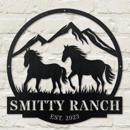 KGYMOT Personalisiertes Wildpferde-Metallschild Monogramm Benutzerdefiniertes Pferde-Schild Wandkunst Dekoration für stabile Ranch Barn Dekor