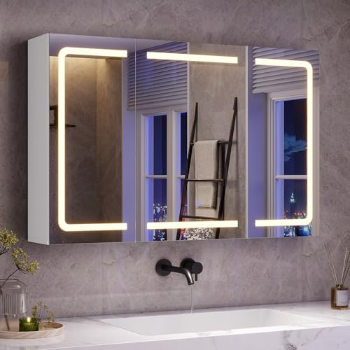 mojiasion Specchio Bagno Contenitore con Luce e Presa Elettrica, 3 Ante mobile specchio bagno– Design 360°, Memoria Luminosità, Sospeso Salvaspazio 90x16x60 cm | 3 Mensole Regolabili, Bianco