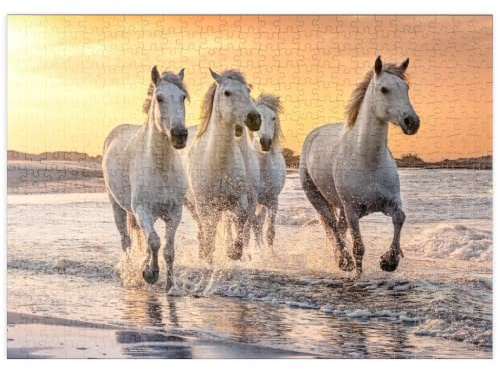MyPuzzle Weiße Camargue Pferde galoppieren am Strand, Frankreich - Premium 500 Teile Puzzle - MyPuzzle Sonderkollektion von Puzzle Galaxy