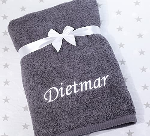Personalisiertes Handtuch mit Namen oder Text – Anthrazitfarbenes Frottee Badetuch 70x140 cm aus 100 % Baumwolle – 500 g/m² – Bestickt – OEKO-TEX – Geschenk für jeden Anlass (Dunkelgrau, 70 x 140 cm)