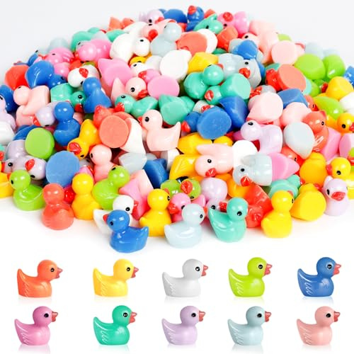 AiQInu 100 Pcs Mini Patos de Resina, 1,6 x 1,8 cm Coloridos Patos Pequeños, 10 Colores Patos en Miniatura, para Acuarios, Paisajes de Microjardín