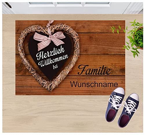 Crealuxe Fussmatte mit Wunschtext/Wunschname Herzlich Willkommen - Motiv Herz mit Holzhintergrund - 60x40 cm - Gummi Rückseite/rutschfest - Filzoberfläche - Bedruckte Türmatte - Innenmatte