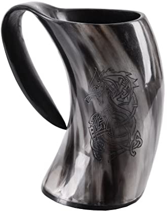 Battle-Merchant | Hochwertiger Wikinger Bierkrug aus Horn mit Fenrir Motiv| Hornkrug Fenriswolf Graviert | Mittelalterlicher Met-Krug bis zu 800ml