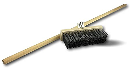 Kibros Balai cantonnier métallique Acier Plat 30 cm Manche Bois 1,40 m | Garnissage acier plat trempé, manche bois 1,40 m inclus, semelle bois, usage extérieur terrasse dallage garage.