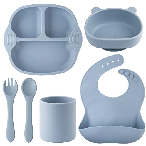 Set Vaisselle Silicone Repas Bébé,6 Pièces,Silicone Antiderapante Assiette avec Ventouse Bol Tasses Fourche Cuillère Bavoir，100% Sans BPA ,Set Repas Bébé , Passe Lave Vaisselle et Micro Onde,Bleu