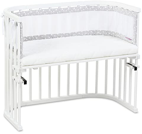 babybay Boxspring Beistellbett mit Matratze Medicott Wave, weiß lackiert, mit Nestchen Mesh-Piqué perlgrau Sterne weiß