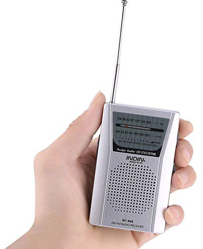 Mini Radio Universelle, Récepteur Mondial FM/AM Portable Haut-Parleur Intégré, Avec Prise pour Écouteurs Standard, Fonctionne sur Piles 2AA, pour Utilisation D'Urgence Intérieure, Extérieure,Argent