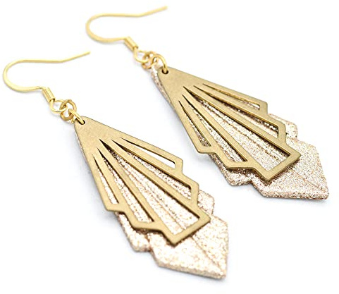 Boucles d'oreilles pendantes dorées pailletées beige décorées d'une breloque au style art déco, crochets en acier inoxydable