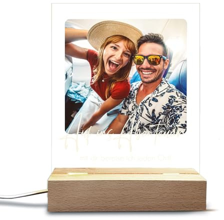 Herz & Heim® Personalisierte Acrylglasplatte mit Holzsockel – Foto und Text personalisierbar – Geschenk zur Verlobung, Hochzeit oder zum Jahrestag
