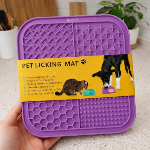 Tapis à lécher pour Chiens et Chats en Silicone – Antistress, Alimentation Lente, Lavable au Lave-Vaisselle (Violet, 20x20 cm)