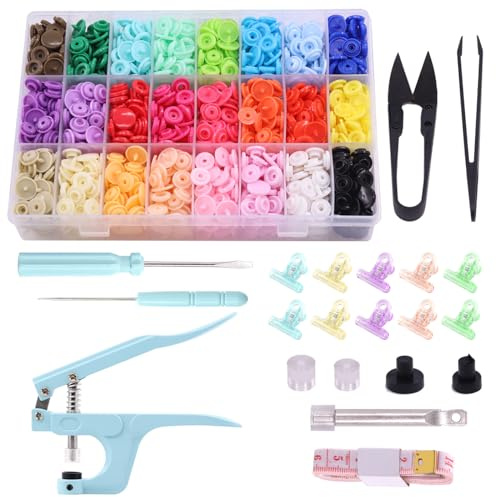 Mardatt Set di 405 bottoni a pressione e pinze a scatto, 24 colori, T5, bottoni a pressione in plastica, senza cuciture, con clip da cucito in scatola per abbigliamento, progetti fai da te