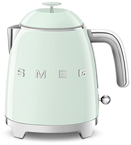 Smeg KLF05PGUK - Mini bollitore da 0,8 l, stile retrò anni '50, base antiscivolo, spegnimento automatico, 1400 W, verde pastello