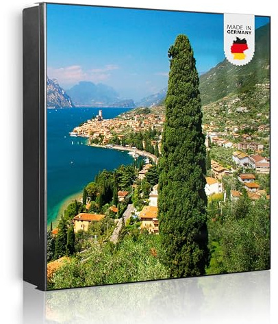 banjado Großer Schlüsselkasten Metall - Schlüsselbox 30x30cm beschreibbarer mit 32 Haken - Schlüsselkasten modern für Schlüsselaufbewahrung - Korpus Schwarz Scharnier Rechts - Motiv Gardasee