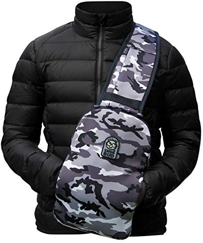 SNUG BUD Junior (Kinder & Petite Erwachsenengröße) tragbare Körperwärmer mit Handwärmer-Ärmel und integrierter Sicherheit – Urban Camo – inklusive einer 1-Liter-Wärmflasche aus Naturkautschuk
