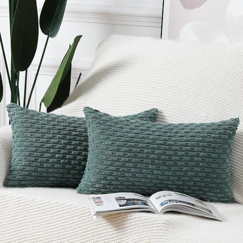 Madizz Lot de 2 Housses de Coussin en Velours côtelé rayé Boho Housse de Coussin décorative Douce pour canapé Chambre à Coucher Vert foncé 30 x 50 cm