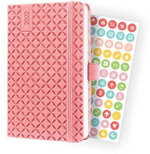 SIGEL J2110 Wochenkalender Jolie 2022 - ca. A6 - rose - Hardcover - 174 Seiten - mit fröhlichem Kalendarium, vielen Infos und praktischen Stickern - FSC-zertifiziert - Terminplaner