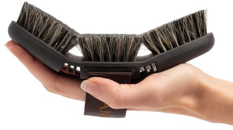 Animalon CareFlex Naturkardätsche | Flexible & hochwertige Schweineborsten Kardätsche für Pferde | mittel-harte Kardätsche für Pferde | Pferdebürste mit Klettverschluss für angenehme Pferde Fellpflege