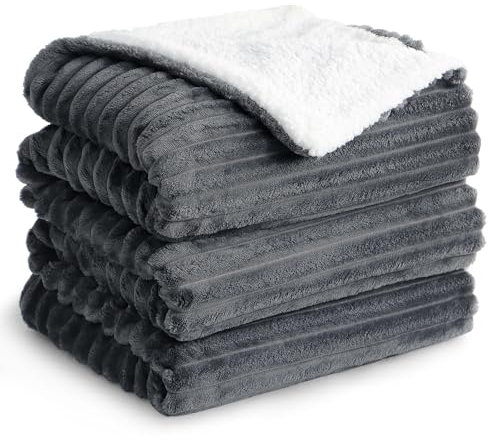 Aisbo Kuscheldecke Flauschig Decke Grau - Dicke Sherpa Decke Warm 230x270 cm als Sofadecke Couchdecke, Weich Kuschelige Cord Decke Wohndecke, Sofa Couch Riesen Decke Überwurf, Plüsch Decke Winter