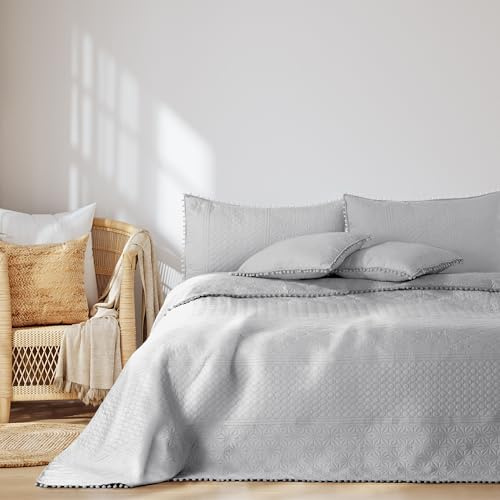 AmeliaHome Tagesdecke mit Pompons 260x280 cm Bettüberwürf Meadore | zweiseitig Ultrasonic Steppung Polyester Silber