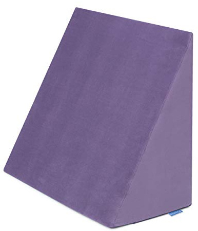 Badum - Rückenkissen - Keilkissen Bett - 60 x 50 x 30 cm - mit Schicht aus Memory Foam, Bezug Abnehmabar & Waschbar - Lesekissen, Matratzenkeil, Ergonomisches Kissen - Violett
