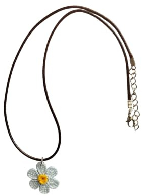 Générique Collier Marguerite Bleue au Crochet, Pendentif Fleur Fait Main, Bijou Textile Botanique, Style Bohème, Fabriqué en Italie