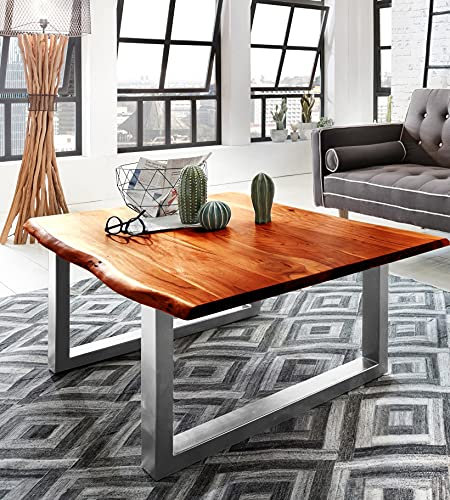 SAM Couchtisch 120 x 80 cm Esra, echte Baumkante, Akazienholz cognacfarben lackiert, massiver Sofatisch, U-Metallgestell Silber, Beistelltisch Industrial-Stil, Tischplatte 26mm