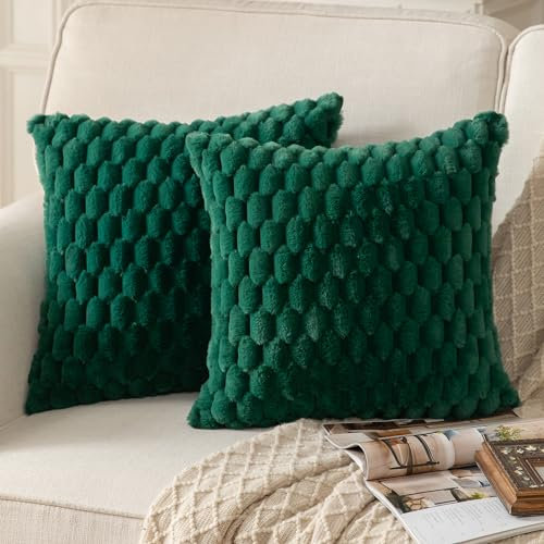Mandioo Pack of 2 Dark Green Super Soft Plush Decorative Cushion Covers 18x18 inch 45x45 cm Wool Velvet Throw Pillow Covers cases Faux Fur fluffy Couch Sofa Bed Livingroom