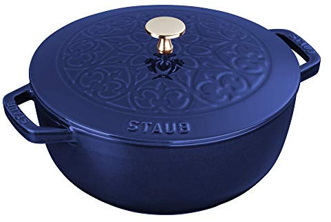 Staub Forno francese essenziale in ghisa da 3,75 qt con coperchio Lilly, blu scuro, prodotto in Francia