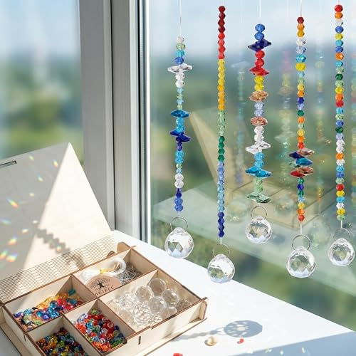 RUBY Juego de manualidades de cristal para atrapar el sol, en caja de madera, decoración para ventanas con bolas de cristal, perlas y accesorios para al menos 12 colgantes, cumpleaños infantiles