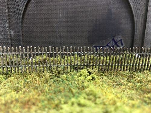 Scale Model Scenery LX433-OO Wooden Paling Fence/Allotment Fence For OO Scale Model Railway Layouts & 1:76 Diecast Dioramas