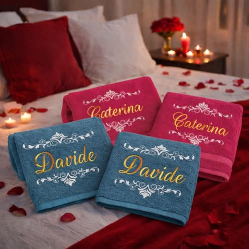 D&Vlab Asciugamani Personalizzati con Nome e Iniziale Ricamato, Set 4 Pezzi (2 Viso + 2 Ospite), 100% Cotone Spugna, Multicolore, Idea Regalo Lui e Lei (Nomi in Oro)