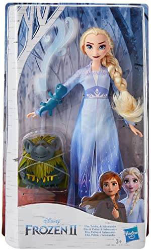 Hasbro E6660ES0 Disney Die Eiskönigin ELSA Puppe im Reise-Outfit, inspiriert durch den Film Die Eiskönigin 2, mit Pabbie und Salamander