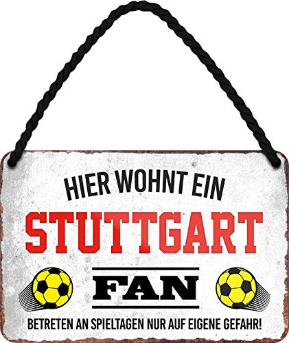 schilderkreis24 – Fußballschild Deko Garage Artikel Sport Verein Geschenkidee Club Weihnachten Fußball Fan Liebhaber Begeisterte 18x12 cm (Hier wohnt ein Stuttgart Fan)