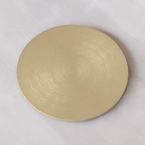 MOMENTU® Kerzenteller rund – Aluminium gebürstet [Gold,Handarbeit] – Kerzenständer, Kerzenuntersetzer, Dekoteller, Kerzenschale für Stumpenkerzen, Tauf-, Kommunion- und Konfirmationskerze | Ø 10 cm