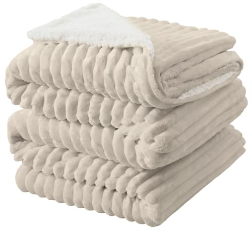 BEDELITE Kuscheldecke Flauschig Decke Groß - Dicke XXL Sherpa Decken Beige 220x240 für Bett, warme Cord Kuscheldecken weiche Fleecedecke Wohndecke als Tagesdecke für Schlafzimmer