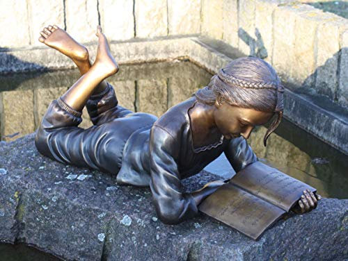 H. Packmor GmbH Bronzefigur eines liegenden Mädchens mit einem Buch