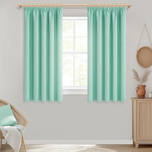 MRTREES Vorhänge Grün Blickdicht Kurze für kleine Fenster 160cm lang 140cm breit Gardinen Grün mit Kräuselband Wohnzimmer Modern für Bistro Kitchen Curtains for Window 2er Set