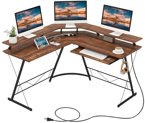 COSTWAY Escritorio Esquinero 130x130 cm, Escritorio en L con Toma de Corriente, Soporte para Monitor, Bandeja para Teclado, Gancho para Auriculares, Mesa en L Ofifina (café)