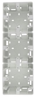 Plinthe encastrée blanche à 3 éléments avec surface, idéale pour les installations électriques dans les maisons et les bureaux. Parfait pour une distribution ordonnée et esthétique.