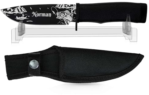 WOLFSARTIG Schwarzes personalisiertes Angelmesser – Geschenk für Angler mit Gravur – Outdoor- und Campingmesser mit Messerscheide (mit Ständer)