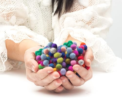 Glaciart One Lot de 240 boules en feutre feutrées faites à la main - 40 couleurs (rouge, rose, bleu, gris, noir, blanc, pastel et plus) - Pour feutrage et guirlande - 1 cm